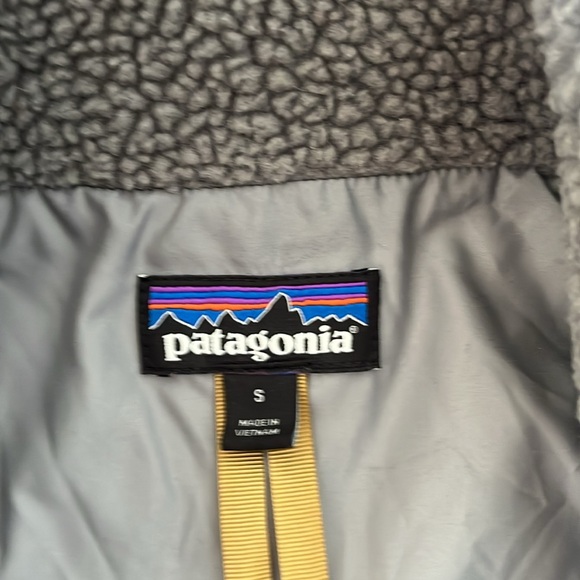 Patagonia Women's Charcoal Teddy Jacket - Picture 2 of 4
